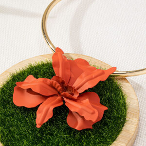 Fashionable Large Flower Pendant Necklace